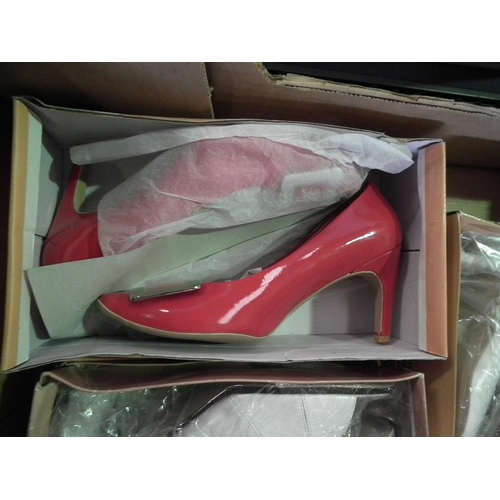 183 - 1 X BOX OF SHOES