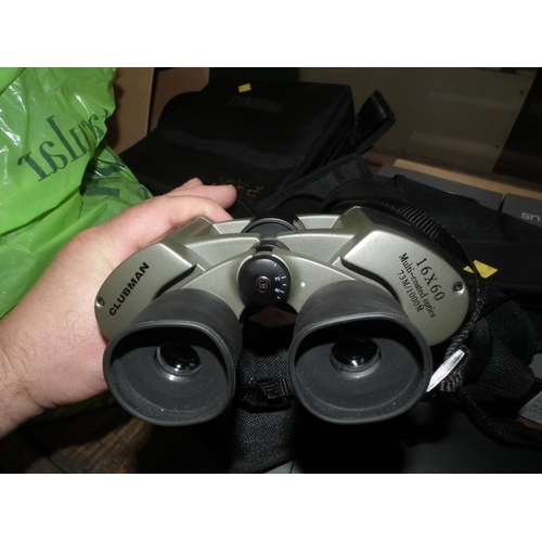 201 - 1 X PAIR OF BINNOCULARS & CAMERA LENS