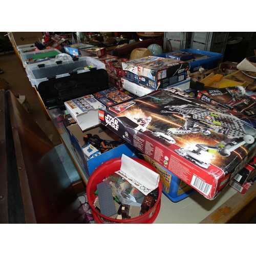 231 - LEGO JOB LOT (LEGO STAR WARS, HARRY POTTER, LEGO CITY, LEGO INDIANA JONES, LEGO NINJAGO) RANDOM ASSO... 