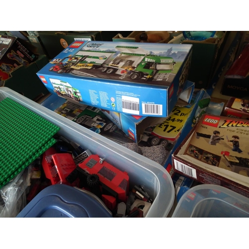 231 - LEGO JOB LOT (LEGO STAR WARS, HARRY POTTER, LEGO CITY, LEGO INDIANA JONES, LEGO NINJAGO) RANDOM ASSO... 