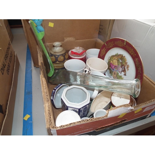 246 - 1 X BOX OF CUPS/BOX OF KITCHEN WARE