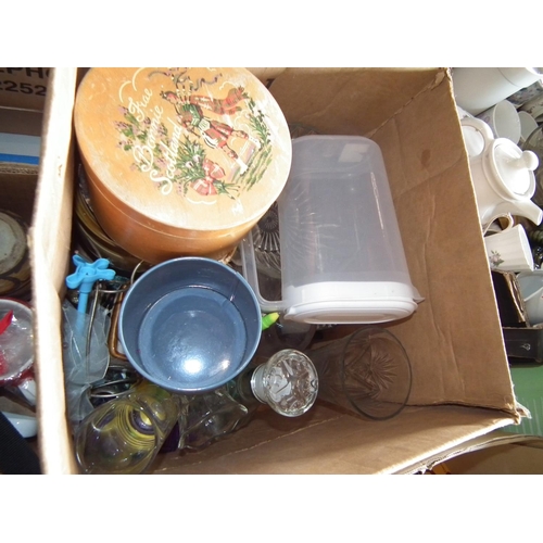 246 - 1 X BOX OF CUPS/BOX OF KITCHEN WARE