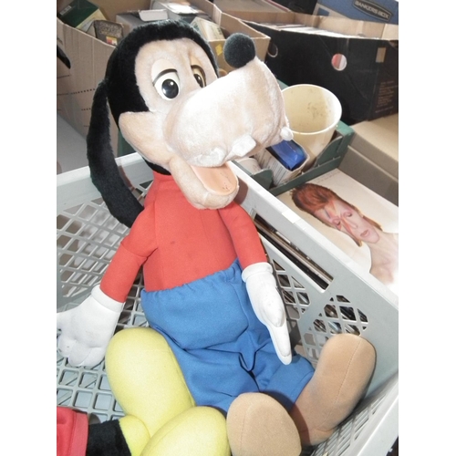 252 - TALK TO EACH OTHER BATTERY OPERATED MICKEY MOUSE & GOOFY