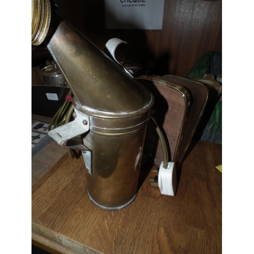 289 - BEE SMOKER TABLE LIGHT - WARRANTED UNTIL 12 NOON ON TUESDAY FOLLOWING THE ABOVE SALE