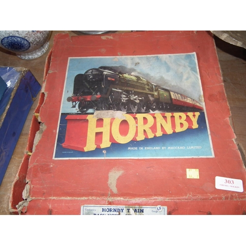 303 - BOXED HORNBY PASSENGER TRAIN SET - O GUAGE WITH KEY