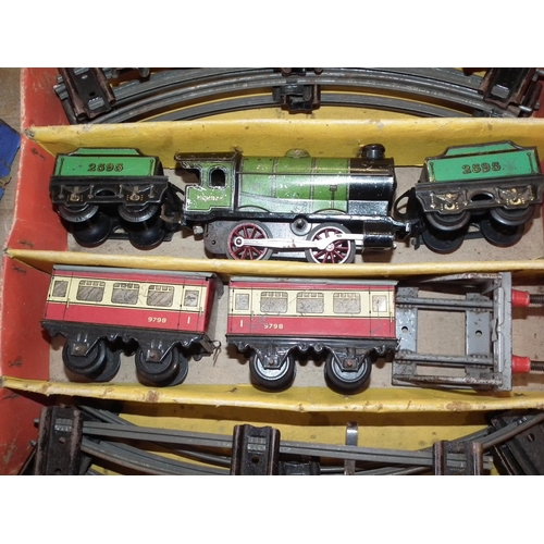 303 - BOXED HORNBY PASSENGER TRAIN SET - O GUAGE WITH KEY