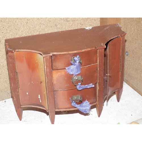 378A - QTY OF DOLLS HOUSE FURNITURE