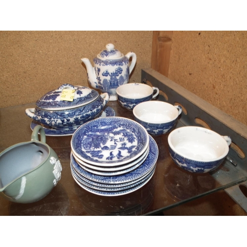 395 - CHILDS PART TEASET & 9 NORFOLK ARMORIAL PIECES