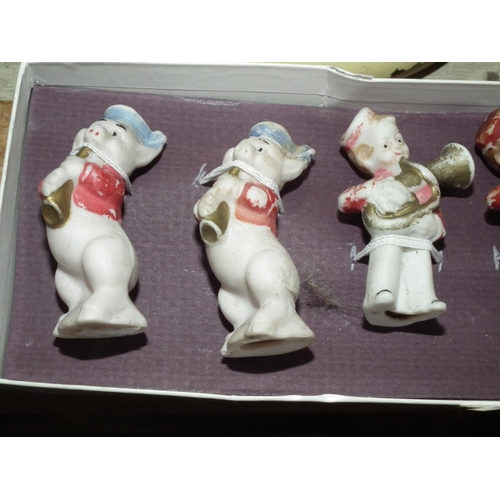 409 - SOUVENIR CAKE DECORATIONS & ANIMAL DECORATION