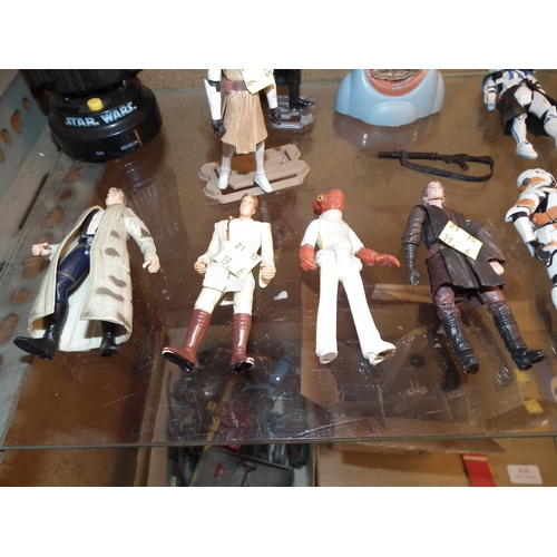 417 - ASSORTMENT OF STAR WARS ACTION FIGURES