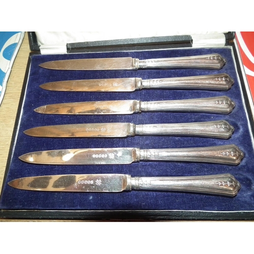 419 - SILVER HANDLED KNIFE SET