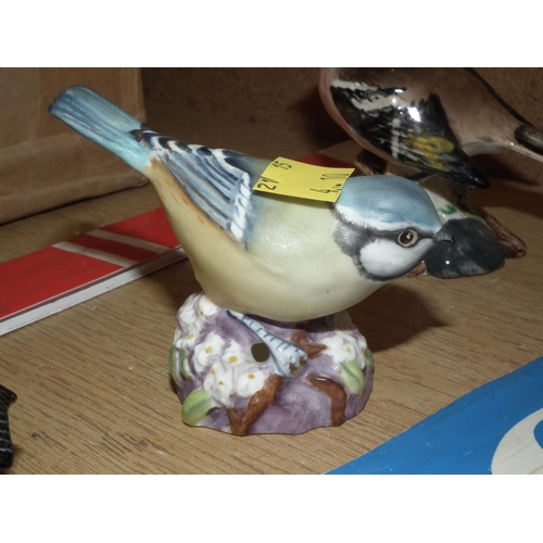 420 - 2 BESWICK SMALL BIRDS & 1 ROYAL WORCESTER