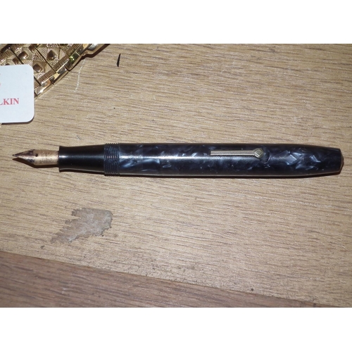 432 - VINTAGE FOUNTAIN PEN 14CT NIB