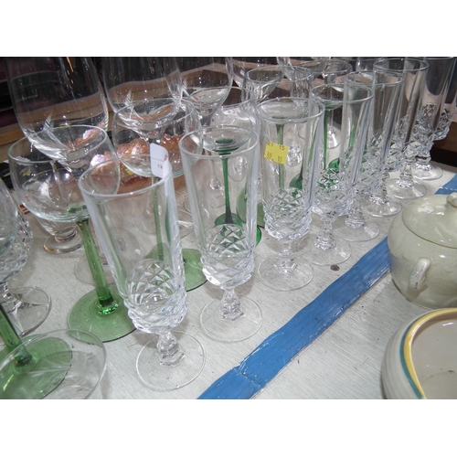 470 - QTY OF GLASSWARE