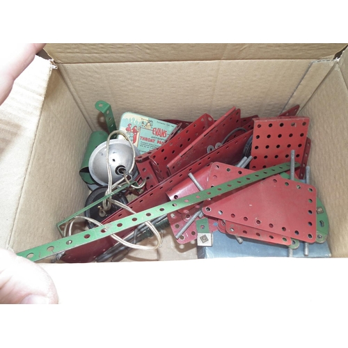 493 - 2 X BOXES OF MECCANO & BUILDING BLOCKS