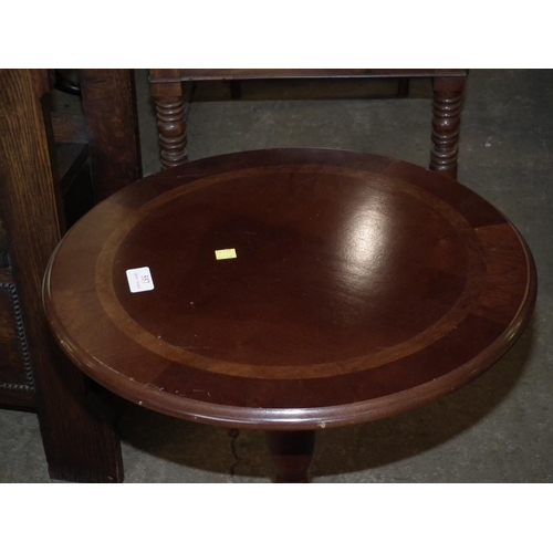 557 - OCCASIONAL TABLE