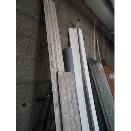 62 - WHITE MOULDED TIMBER