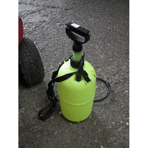 82 - GREEN PORTABLE SPRAYER