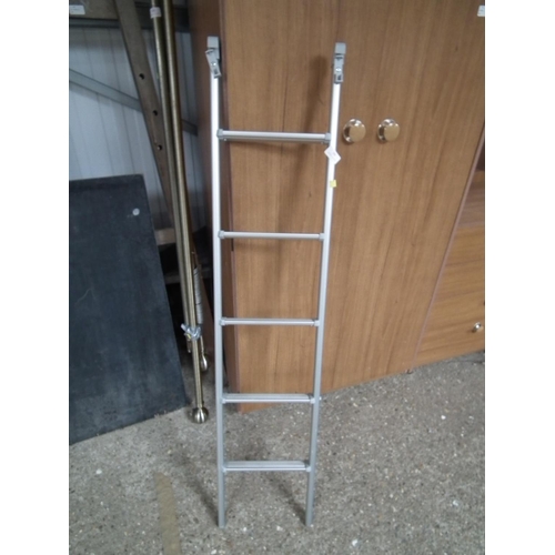 90 - ALUMINIUM CARAVAN LADDER