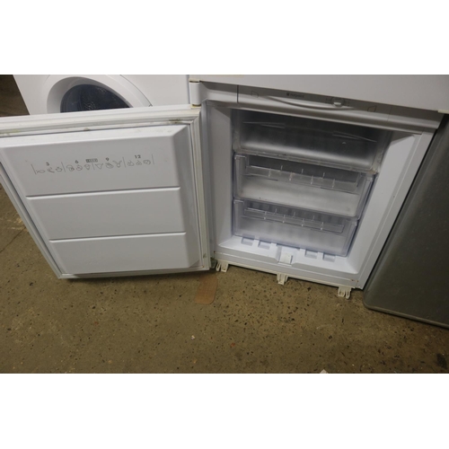 71 - HOTPOINT FRIDGE FREEZER - WARRANTED UNTIL 12 NOON ON TUESDAY FOLLOWING THE ABOVE SALE