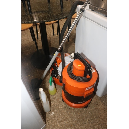 187 - VAX HOOVER WITH ATTACHMENTS & HOOVER BAGS - WARRANTED UNTIL 12 NOON ON TUESDAY FOLLOWING THE ABOVE S... 