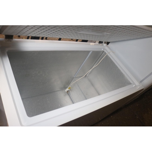 190 - 4' SWAN CHEST FREEZER - WARRANTED UNTIL 12 NOON ON TUESDAY FOLLOWING THE ABOVE SALE