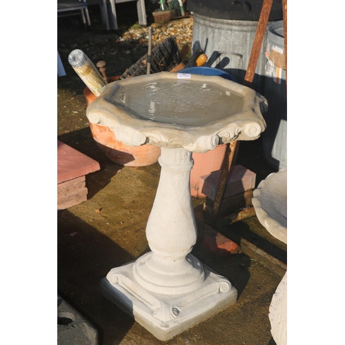 22 - OCTAGNOL BIRD BATH