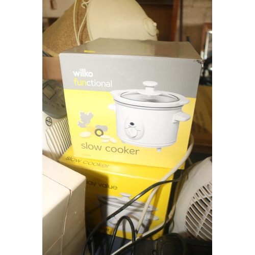 221 - VARIOUS ELECTRICS, RUSSELL HOBBS FOOD PROCESSOR, MINI DEHUMIDIFIER ETC. - WARRANTED UNTIL 12 NOON ON... 