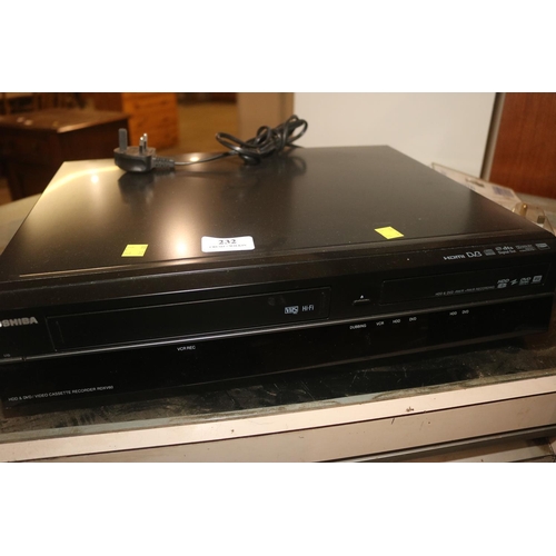 232 - TOSHIBA VIDEO & DVD PLAYER (MANUAL & REMOTE IN OFFICE) - WARRANTED UNTIL 12 NOON ON TUESDAY FOLLOWIN... 