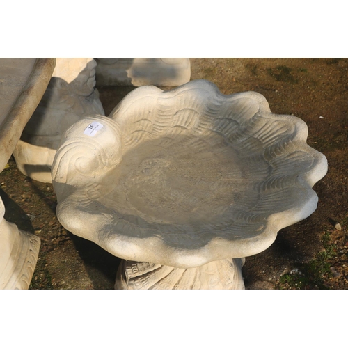 25 - SHELL BIRD BATH