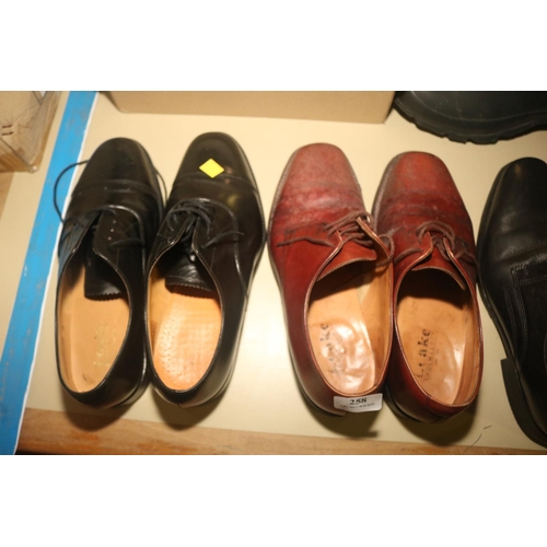 258 - VARIOUS MENS SHOES, SIZE 7.5 & 1 PAIR OF WATER BOOTS, SIZE 8