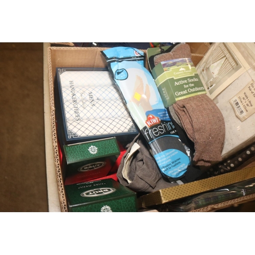 285 - 2 X BOXES OF VARIOUS MENS SOCKS, BRUT, OLD SPICE FOOT FRESHNERS (ALL NEW)