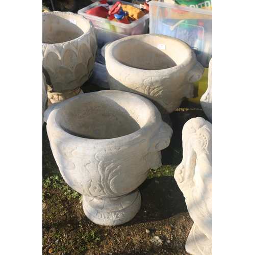 35 - 2 X GARDEN PLANTERS - LEAF DESIGN