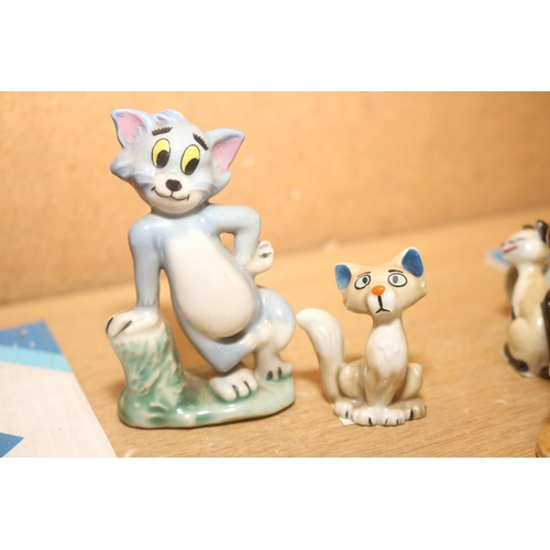 389 - WADE LARGE HEDGEHOG WITH LID/LITLLE JACK HORNER/ DISNEY 2 ARISTOCATS/YOGI BEAR/DUMBO AND LARGE TOM F... 