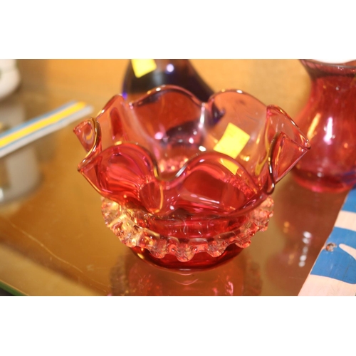 401 - 3 ITEMS OF GLASS INCLUDINGCRANBERRY BOWL/LARGE DUCK