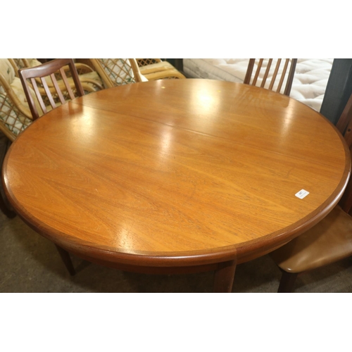 487 - G-PLAN DINING EXTENDING CIRCULAR TABLE WITH CHAIRS