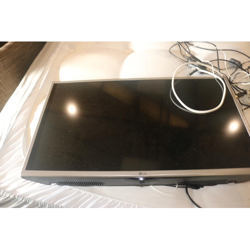 499 - DOUBLE TV BED - 32'' LG TV/ 4'6'' BED - WARRANTED UNTIL 12 NOON ON TUESDAY FOLLOWING THE ABOVE SALE