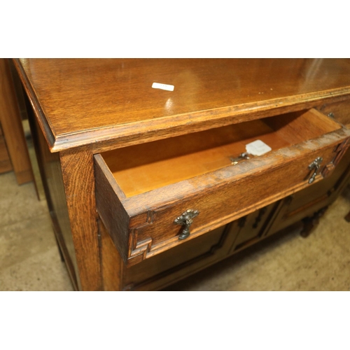 518 - OAK 1930'S SIDEBOARD WITH BARLEY TWIST