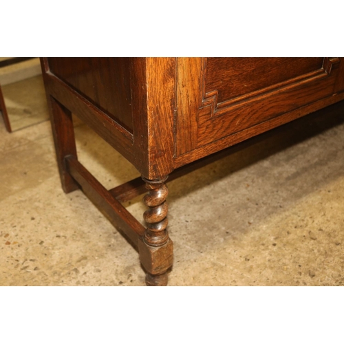 518 - OAK 1930'S SIDEBOARD WITH BARLEY TWIST