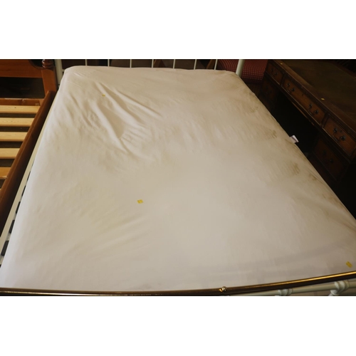 520A - DOUBLE BED WITH MATTRESS