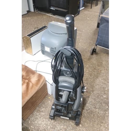 62 - UPRIGHT HOOVER - WARRANTED UNTIL 12 NOON ON TUESDAY FOLLOWING THE ABOVE SALE