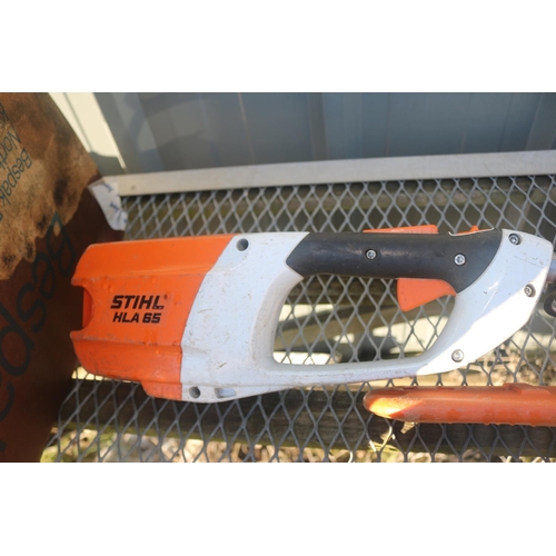 9 - STHIL BATTERY HEDGE CUTTER & STHIL BLOWER