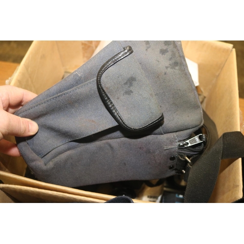 189 - QTY OF CAMERA'S, ACCESSORIES & PHOTOGRAPHY BOOKS