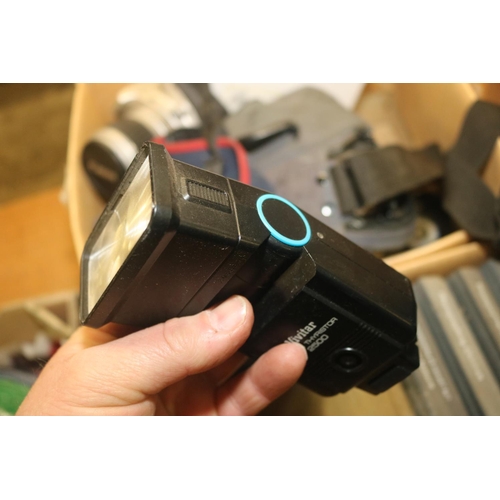 189 - QTY OF CAMERA'S, ACCESSORIES & PHOTOGRAPHY BOOKS