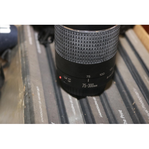 189 - QTY OF CAMERA'S, ACCESSORIES & PHOTOGRAPHY BOOKS