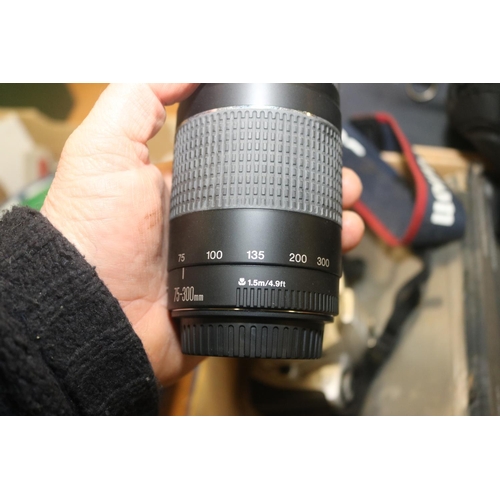 189 - QTY OF CAMERA'S, ACCESSORIES & PHOTOGRAPHY BOOKS