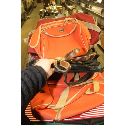 197 - QTY OF SUITCASES & OTHER BAGS (SOME NEW)