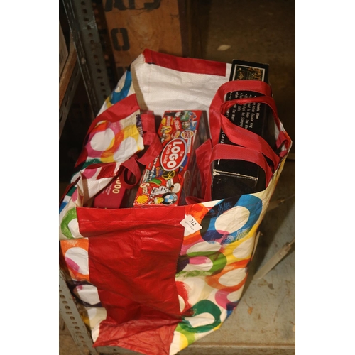 212 - GAMES & JIGSAWS