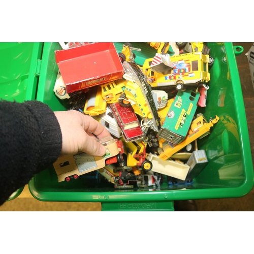 216 - LARGE QTY OF TOY CARS, TRUCKS ETC. - DINKY, CORGI, MATCHBOX ETC.