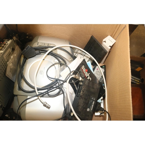 227 - BOX OF MIXED ELECTRICALS - WARRANTED UNTIL 12 NOON ON TUESDAY FOLLOWING THE ABOVE SALE